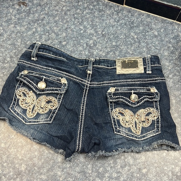 Shorts - Picture 2 of 3